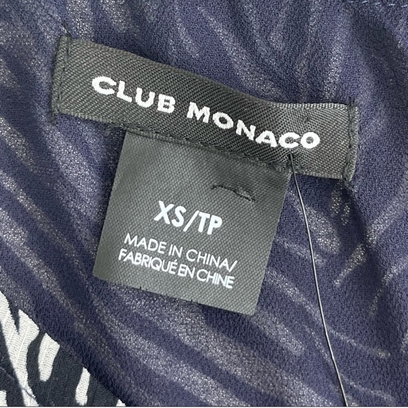 Club Monaco One-Shoulder Blouse Flare Cuffs
Palm printed size XS - Picture 15 of 16